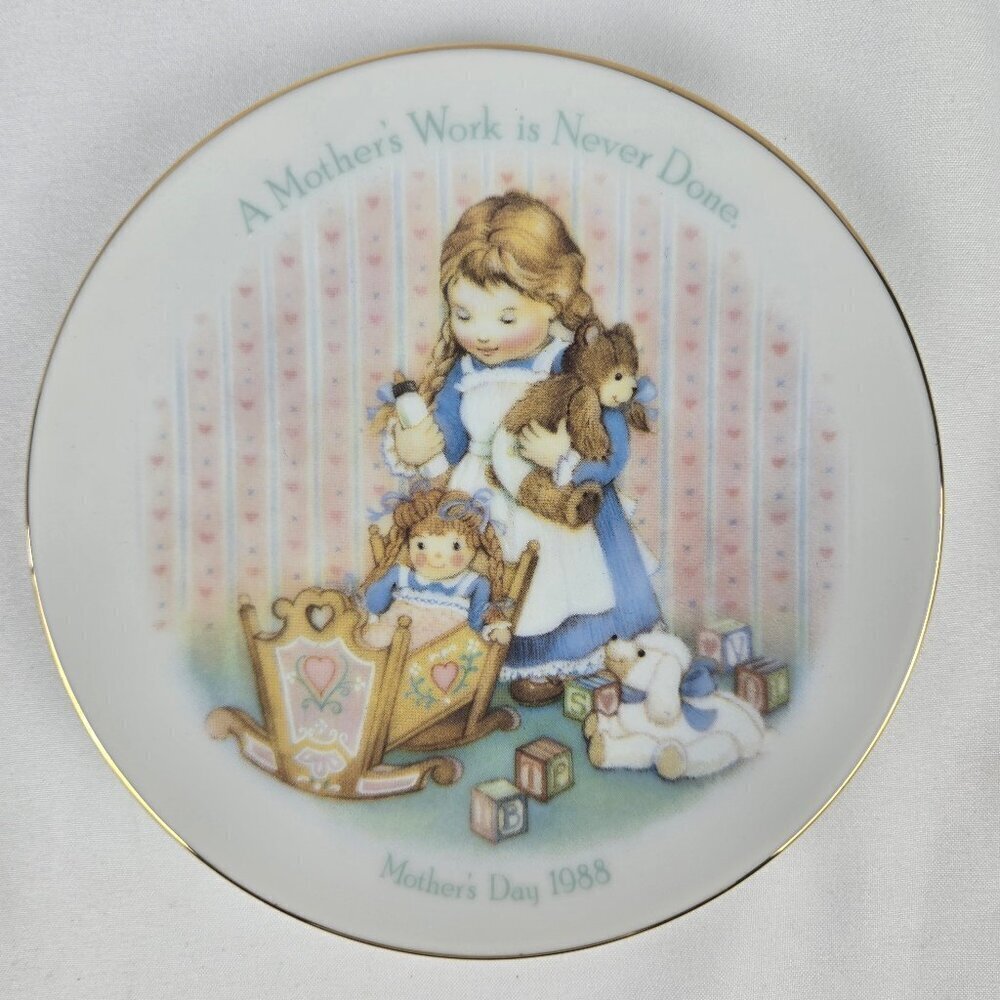 Vintage Avon Mother's Day Plate 1988 "A Mother's Work Is Never Done" NWT DeadStk